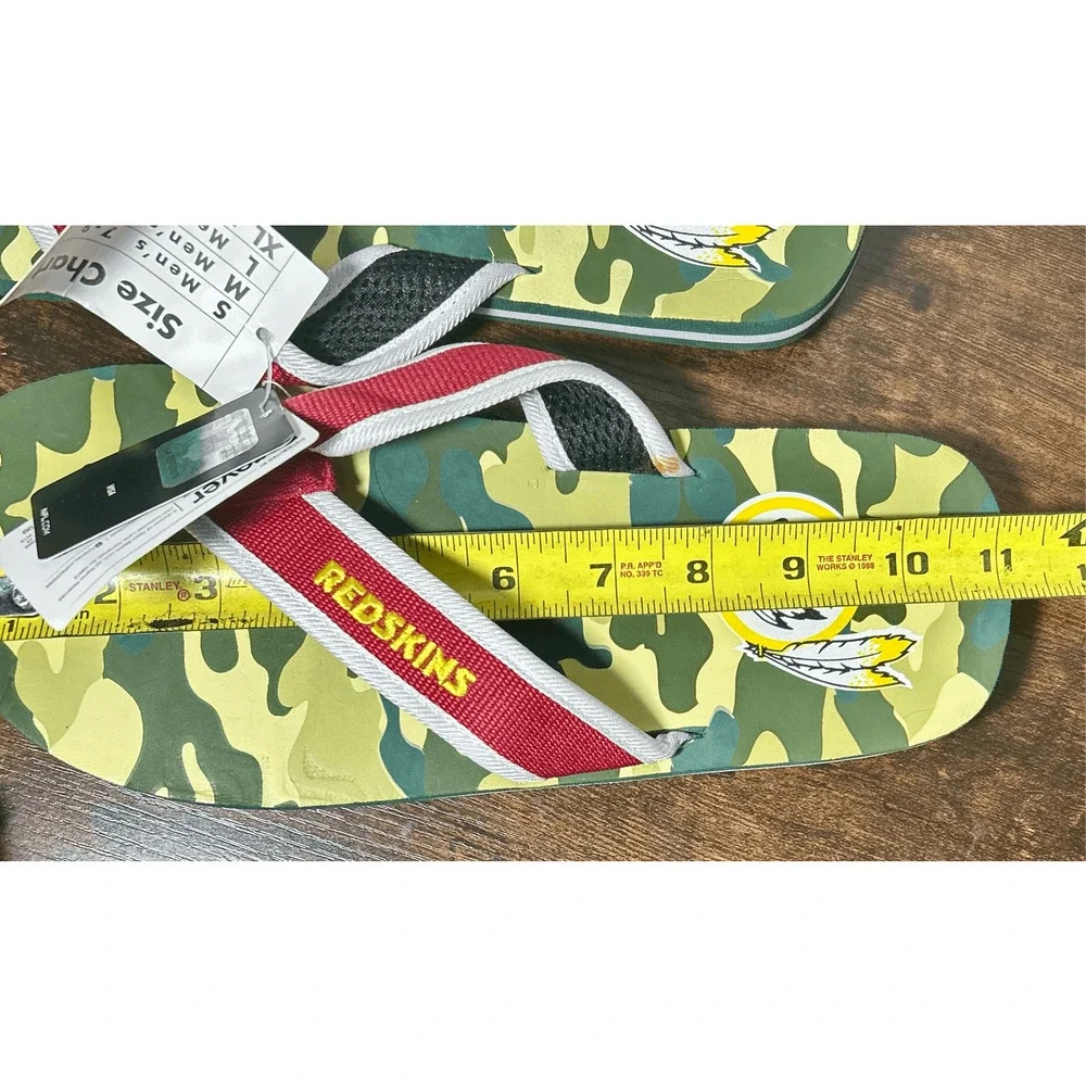 NWT Washington Redskins NFL Camo Flip Flop Sandals Sz M